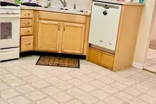 2102 Ambassador Ct, Franklin Township, NJ 08873 - Photo 8