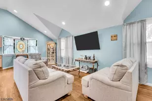 9 Mueller Ln, Franklin Township, NJ 07882 - Photo 12