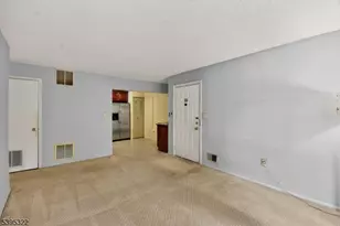 258 Kempsey Dr, North Brunswick Township, NJ 08902 - Photo 8