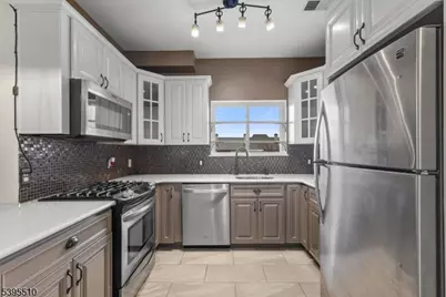 1017 Brittany Dr, Wayne, NJ 07470 - Photo 6