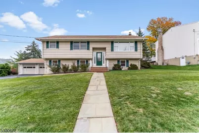 13 Glutting Pl, East Hanover Township, NJ 07936 - Photo 2