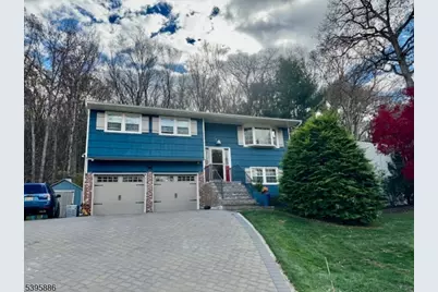 36 Deer Path Dr, Mount Olive, NJ 07836 - Photo 2