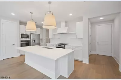 102 Iris Ct, Warren Township, NJ 07059 - Photo 8