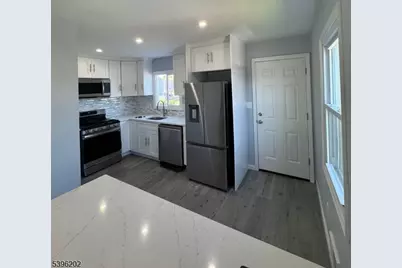 37 Irving St, Carteret, NJ 07008 - Photo 2