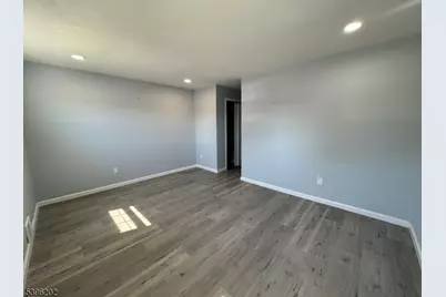 37 Irving St, Carteret, NJ 07008 - Photo 4