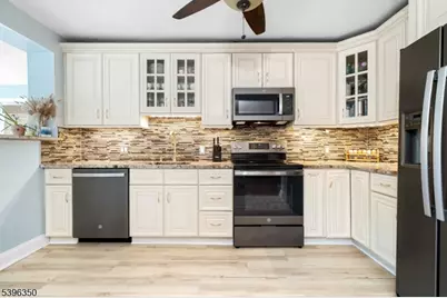 21 Sunrise Ave, Bloomingdale, NJ 07403 - Photo 12