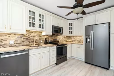 21 Sunrise Ave, Bloomingdale, NJ 07403 - Photo 18