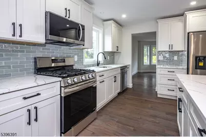 19 John St, Sayreville Boro, NJ 08857 - Photo 10