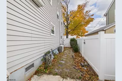 402 W Gibbons St, Linden, NJ 07036 - Photo 32