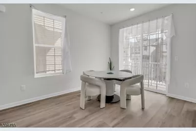 204 Honeysuckle Ln, Warren Township, NJ 07059 - Photo 10