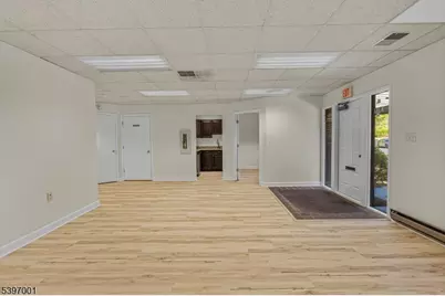 37 Tamarack Cir, Montgomery Township, NJ 08558 - Photo 4