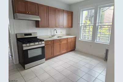 292 Leslie St #1R, Newark, NJ 07112 - Photo 6