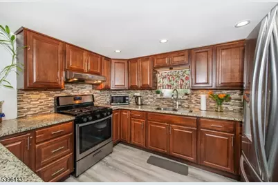 39 Helen Drive, Moonachie, NJ 07074 - Photo 6