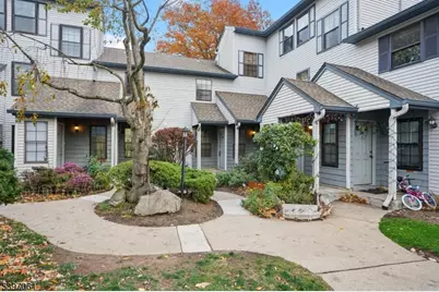 809 Woodbridge Commons Way, Woodbridge Township, NJ 08830 - Photo 1