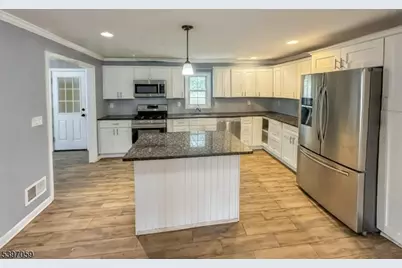 38 Meadow Rd, Clark Township, NJ 07066 - Photo 4