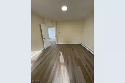 10 Riverside Pl, Garfield, NJ 07026 - Photo 6