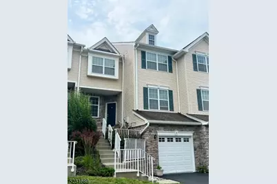 4 Greenwich Ct, Mount Olive, NJ 07828 - Photo 2