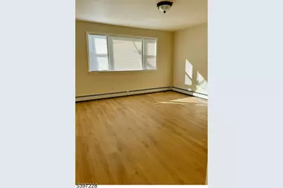 33 Hayward Pl #2, Wallington, NJ 07057 - Photo 8