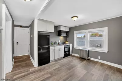 301 E 9th Ave, Roselle, NJ 07203 - Photo 10