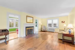 71 Georgian Ct, Hillside, NJ 07205 - Photo 4