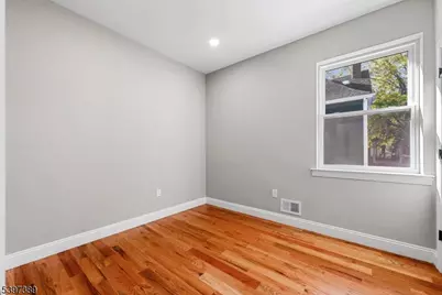 63 Oak St, East Orange, NJ 07018 - Photo 10