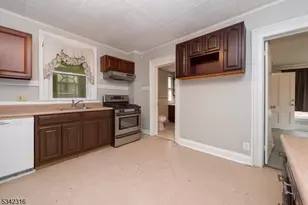 122 Milligan Pl, South Orange, NJ 07079 - Photo 4