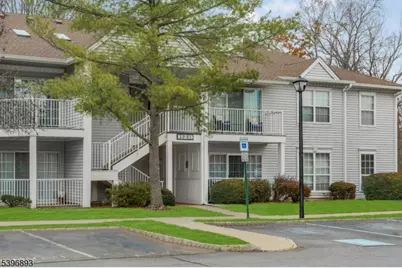 37 Chelsea Court, Franklin Township, NJ 08823 - Photo 2