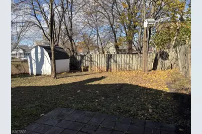 10 Brooks Blvd, Manville, NJ 08835 - Photo 4