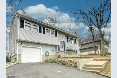 221 Chincopee Ave, Hopatcong, NJ 07843 - Photo 2