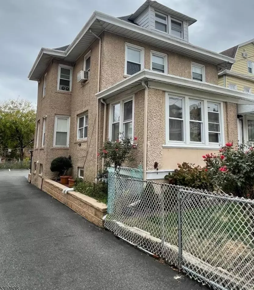 Real Estate, image size:833x949