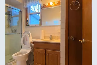 429 River Dr, Elmwood Park, NJ 07407 - Photo 6