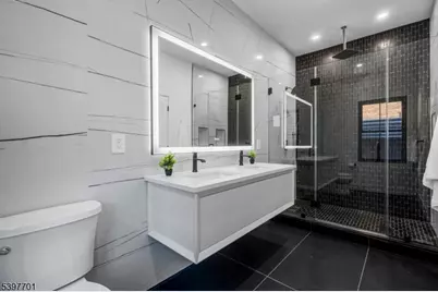 33 Randolph Pl, Newark, NJ 07108 - Photo 16