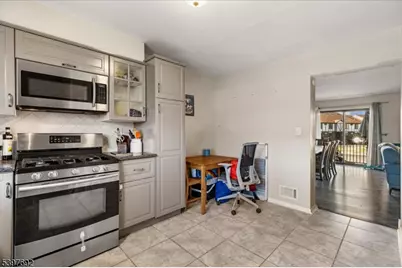 112 Wildflower Ln, Hillsborough Township, NJ 08844 - Photo 6