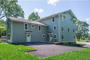 55 Gingerbread Castle Rd, Hamburg, NJ 07419 - Photo 2