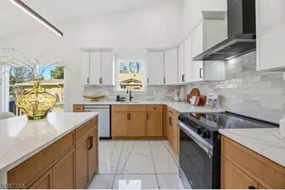 28 Brattle St, Ewing Township, NJ 08824 - Photo 10