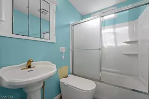 21 Helen, Moonachie, NJ 07074 - Photo 12