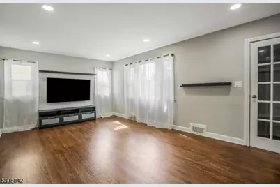 16 Pleasant Ave, Belleville, NJ 07109 - Photo 8