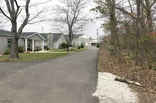 8 Reasoner Ln, Flemington, NJ 08822 - Photo 2