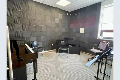 18-00 Fairlawn Ave, Fair Lawn, NJ 07410 - Photo 8