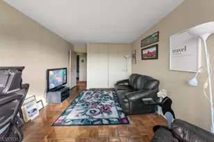 2000 Linwood Ave, Fort Lee, NJ 07024 - Photo 20