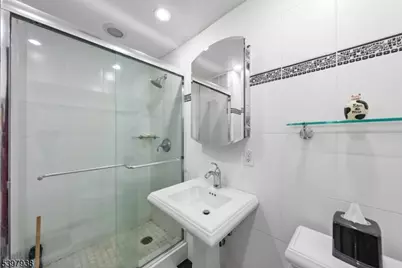 2000 Linwood Ave #9W, Fort Lee, NJ 07024 - Photo 14