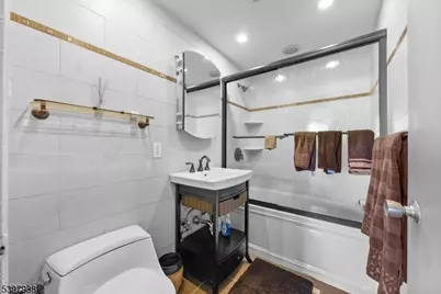 2000 Linwood Ave #9W, Fort Lee, NJ 07024 - Photo 16