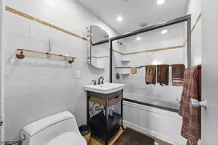 2000 Linwood Ave, Fort Lee, NJ 07024 - Photo 16