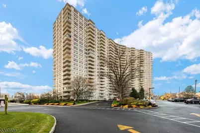 2000 Linwood Ave #9W, Fort Lee, NJ 07024 - Photo 2