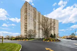 2000 Linwood Ave, Fort Lee, NJ 07024 - Photo 2