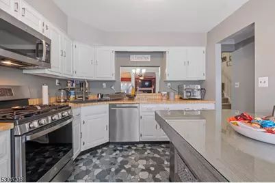 63 Jefferson Ct, Raritan Township, NJ 08822 - Photo 4