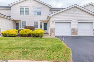 19 Lakeview Dr, Hamburg, NJ 07419 - Photo 1