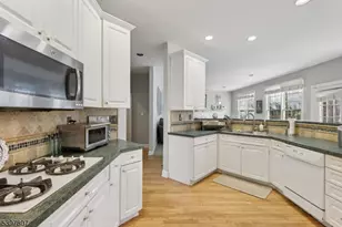 6 Sherry Ct, Wayne Twp., NJ 07470 - Photo 10