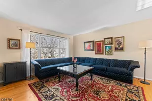 31 Fox Chase Run, Hillsborough Township, NJ 08844 - Photo 4