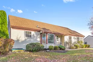 18C Benjamin Franklin Dr, Monroe Township, NJ 08831 - Photo 2